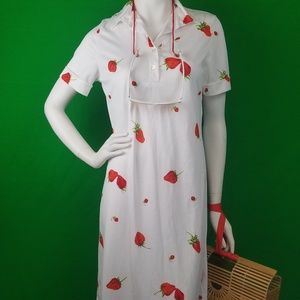 Vintage silky polyester dress with strawberries🍓